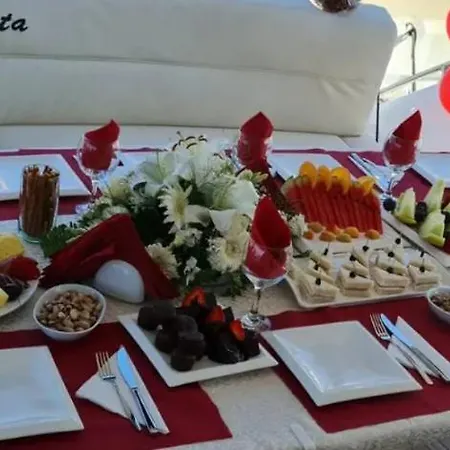 Πλωτό κατάλυμα Luxury Life Milas